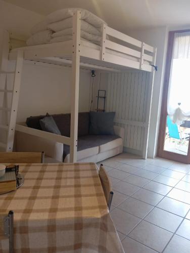 a room with a table and a bunk bed at CASA MARTA SANDO in San Domenico