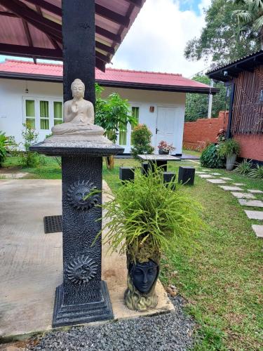Κήπος έξω από το Dhanashi Villa Talalla