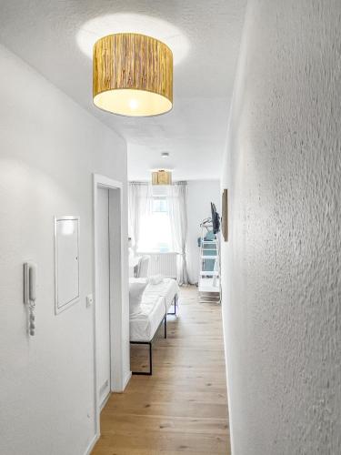 Postel nebo postele na pokoji v ubytování Moderne Studio Apartments in Nürnberg