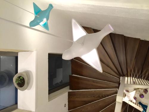 a room with two origami birds hanging from the ceiling at Sakula Hotel in Alaçatı