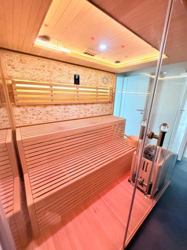 an empty sauna in a room with wood paneling at Villa Lilien Residence Tatry in Veľká Lomnica