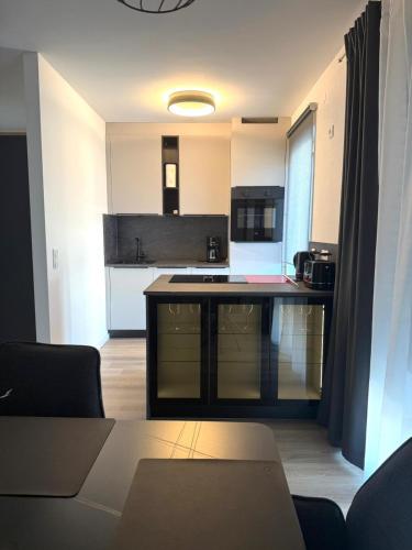 a kitchen with a counter top in a room at Geisfelder Suites , Zuhause auf Zeit in Bamberg