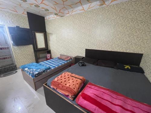 Una cama o camas en una habitación de Hotel Goura