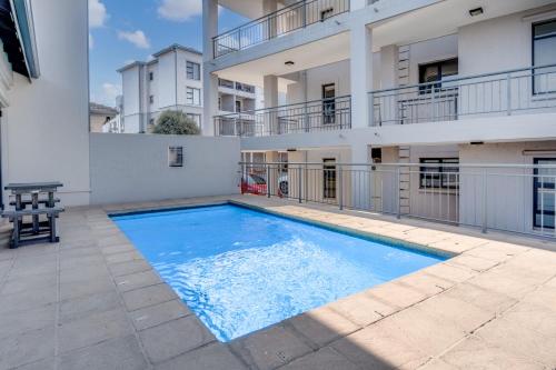 Πισίνα στο ή κοντά στο Urban Oasis Apartments at 7 on Middle