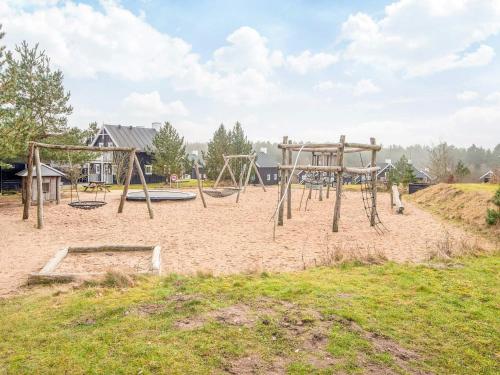 Ο χώρος παιχνιδιού για παιδιά στο 8 person holiday home in Gjern-By Traum
