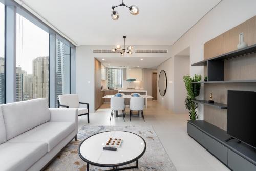 Bespoke Holiday Homes - Luxury 2BR with Stunning Marina Views in LIV Marina