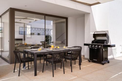 Φωτογραφία από το άλμπουμ του St Nicholas Luxury 3-Bed Villa στο Παραλίμνι
