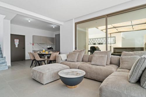 Χώρος καθιστικού στο St Nicholas Luxury 3-Bed Villa
