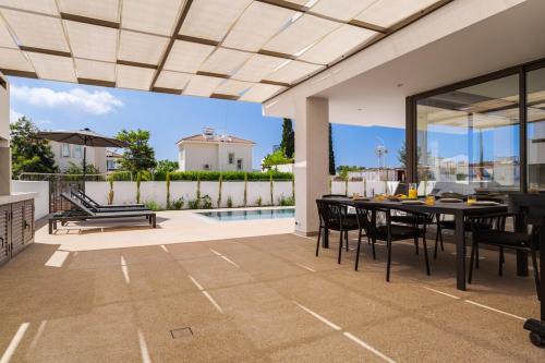 Μπαλκόνι ή βεράντα στο St Nicholas Luxury 3-Bed Villa