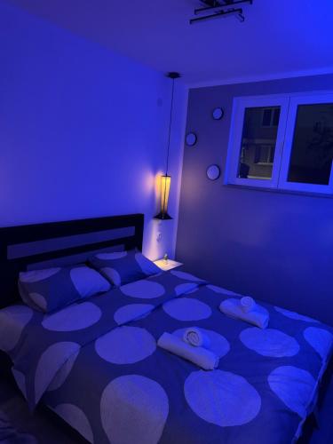 a purple bedroom with a large bed with pillows at Apartman Đak in Foča