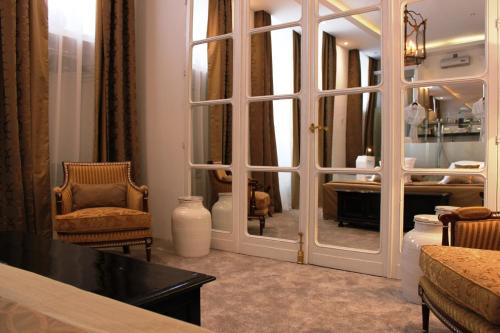 a living room with a large glass door at Résidence et Chambres d'Hôtes de La Porte d'Arras in Douai