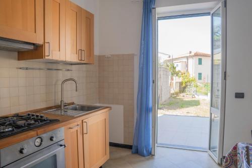 Η κουζίνα ή μικρή κουζίνα στο 047B - Casa Le Grigue, tra le Colline e il Mare di Sestri a 10 Minuti di auto dal Mare