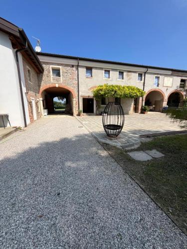 a building with a bench in front of it at Locazione Turistica Le Selve in Saccolongo