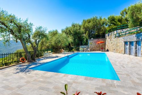 Bazén v ubytování Hostdomus - Mistral Apartment nebo v jeho okolí