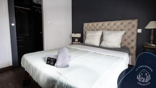 a bedroom with a large bed with towels on it at La terrasse, proche des places 2 chambres in Arras