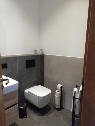 Bilik mandi di Kurbad und Landhaus Siass