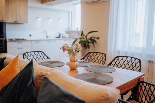 Luxury 2BR Flat Sauna & Living Cathedral Nearby