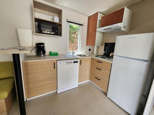 Dapur atau dapur kecil di Camping Paradis L'Ile de Kernodet