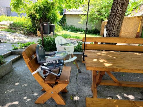 a swing and a chair next to a bench at Kastély Ház in Sály