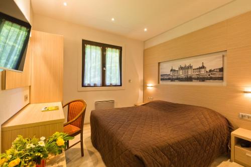 Ένα ή περισσότερα κρεβάτια σε δωμάτιο στο Logis Albhotel Grill