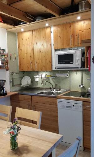 Kuchyň nebo kuchyňský kout v ubytování Chalet Hüsli