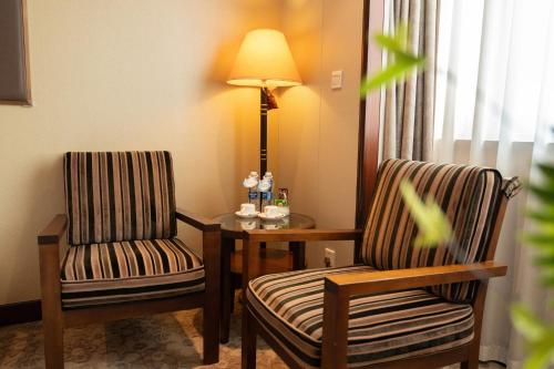 Uma área de estar em JUNLIN Hotel Chongqing