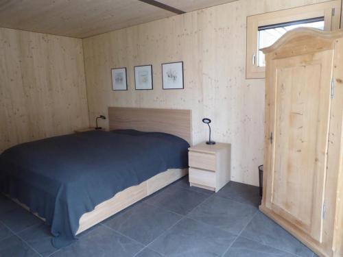 a bedroom with a bed and a window at Gartenbungalow 2 3 Personen in Arbon