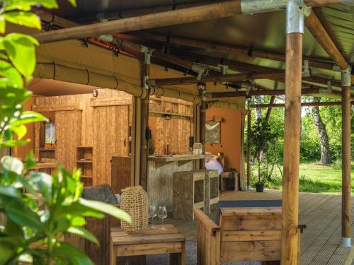 Φωτογραφία από το άλμπουμ του Safarisuite met privé sanitair 5 personen σε Zuna