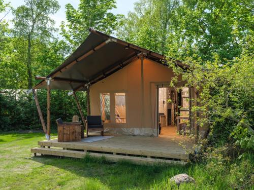 Gallery image of Safaritent met privé sanitair en extra groot terras 8 personen in Zuna