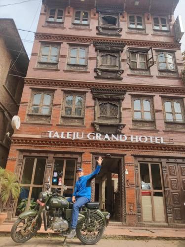Montar en bicicleta en Taleju Grand Hotel o alrededores