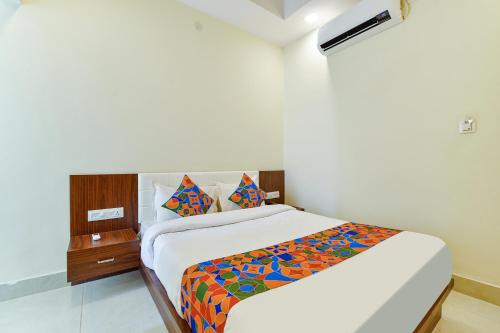 Postel nebo postele na pokoji v ubytování FabHotel Diamond I