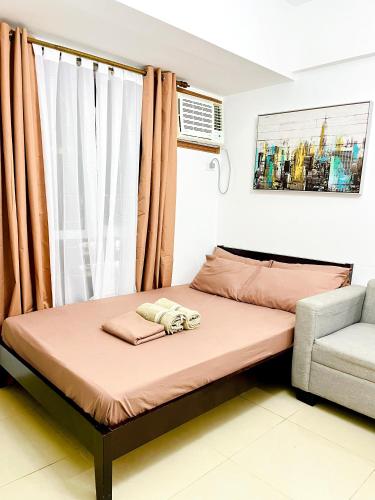 Ένα ή περισσότερα κρεβάτια σε δωμάτιο στο Avida Deca Cebu Staycation-AVIDA