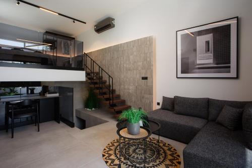 Ruang duduk di Three Doors Villa Complex