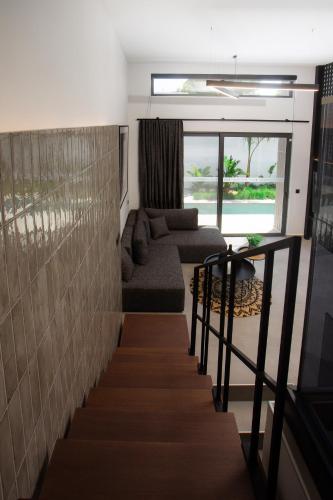 Ruang duduk di Three Doors Villa Complex