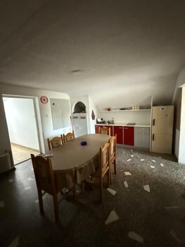 Dapur atau dapur kecil di Privatan smeštaj Plava kuća