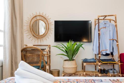 Televisyen dan/atau pusat hiburan di Boho Studios in Mar Mikhael