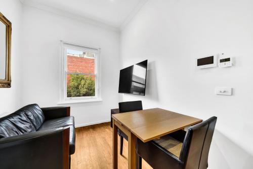 Μια τηλεόραση ή/και κέντρο ψυχαγωγίας στο Grosvenor 3121 Richmond