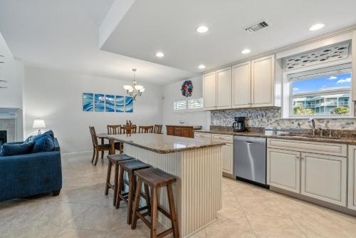 Η κουζίνα ή μικρή κουζίνα στο Portside Villas Unit 17