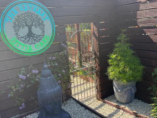 Κήπος έξω από το The Retreat at Little Oaks - Blaenavon Wellness Escape