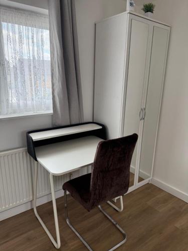 ダートフォードにあるModern double bed - Central Dartfordのギャラリーの写真