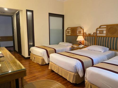 Postel nebo postele na pokoji v ubytování Huong Giang Hotel Resort & Spa