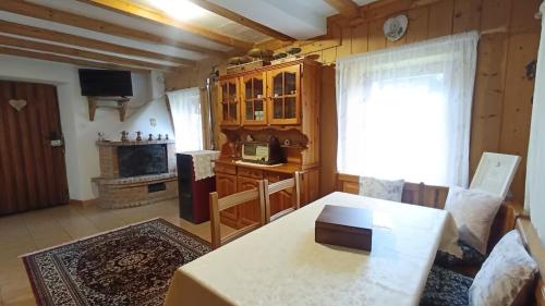 Η κουζίνα ή μικρή κουζίνα στο CaLella Vacanze Dolomiti