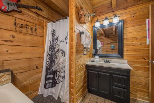 Bilik mandi di Leconte Nirvana by American Patriot Getaways