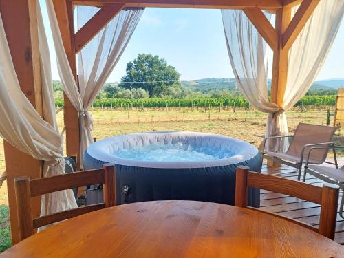 Фотография из галереи Le Stelle di Elisa - Wine & Truffle Glamping в городе Суверето