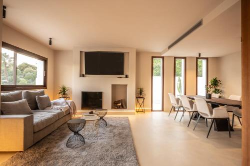 All About Santa Ana Villa