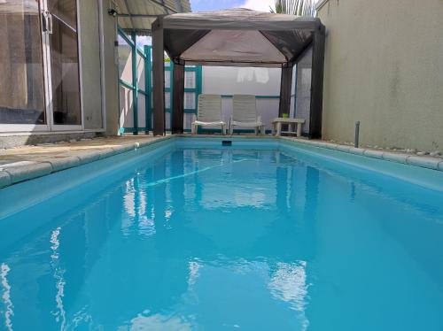 Bazén v ubytování Piscines Privées et Chauffées, Private Heated Pools nebo v jeho okolí