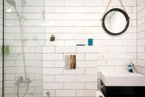 Bilik mandi di Boho Studios in Mar Mikhael