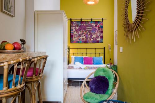 Katil atau katil-katil dalam bilik di Boho Studios in Mar Mikhael