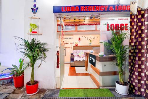 Kuchyň nebo kuchyňský kout v ubytování Hotel O Libra Regency