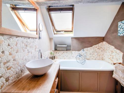 a bathroom with a large bowl sink and a bath tub at Traditional Cottage with private terrace in Amas